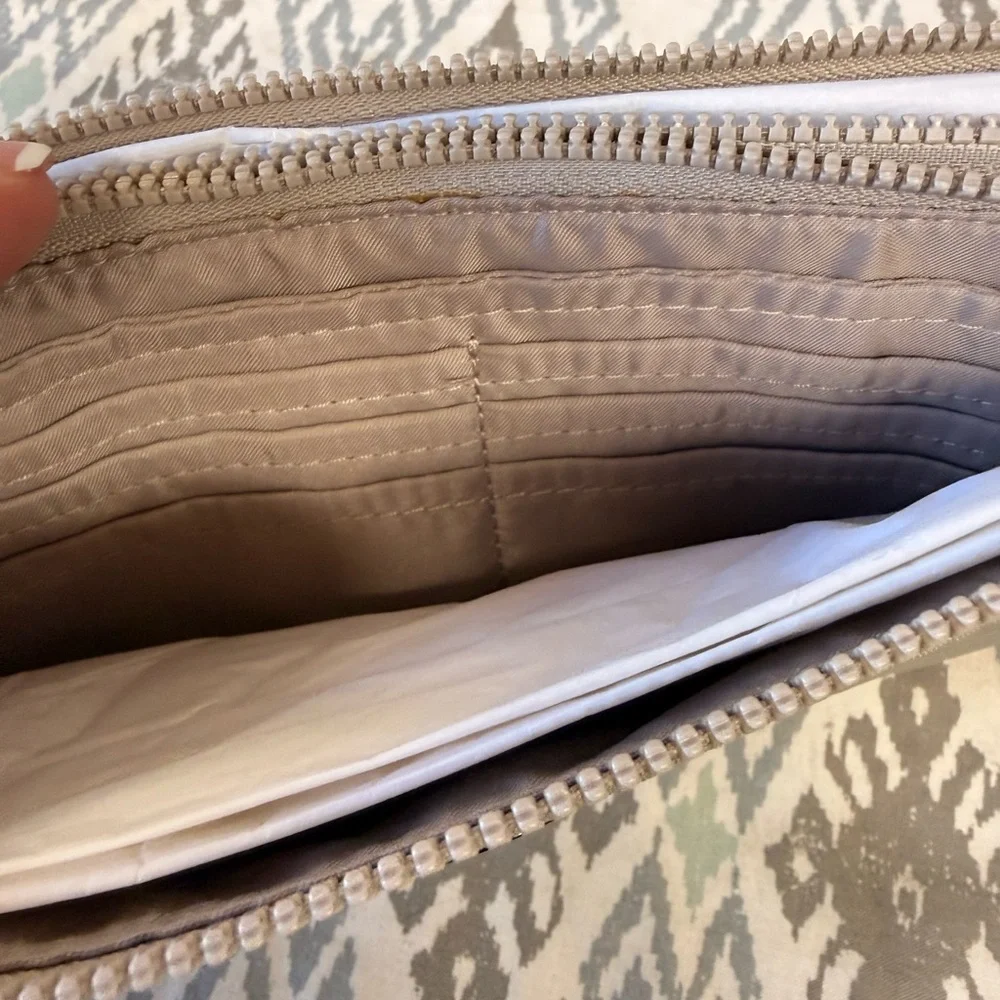 Lululemon Beige Wristlet Lululemon Curved Wristlet - Picture 6 of 8